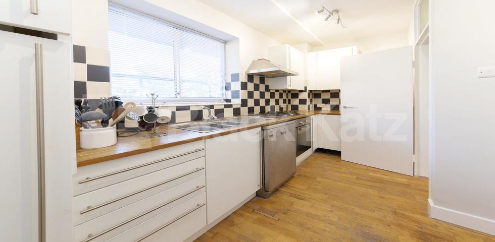 Modern Apartment in Mansion Building The Grampians, Shepherds Bush Road, Shepherds Bush
